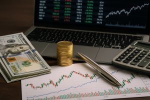 Quantum Cash Call, Delta’s $16.7B Momentum and First Solar’s 25.7% YTD Rally — What Traders Should Price In