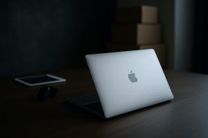 Apple’s Quiet Pivot: Product Delays, China Concessions and an AI Playbook That’s Reshaping Tech Competition